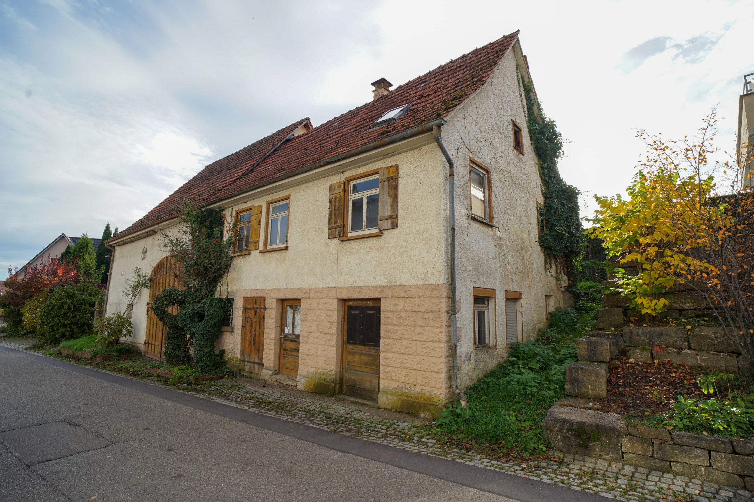 Die zweite Außenansicht des Hauses in Oberwälden im Kreis Göppingen