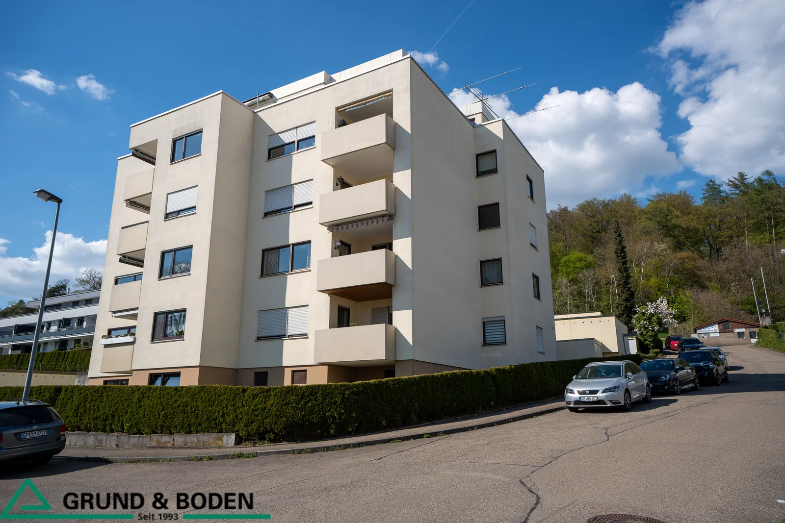 Hausansicht 2 der Immobilie - Familienfreundliches Wohnen in ruhiger Aussichtslage Ebersbach